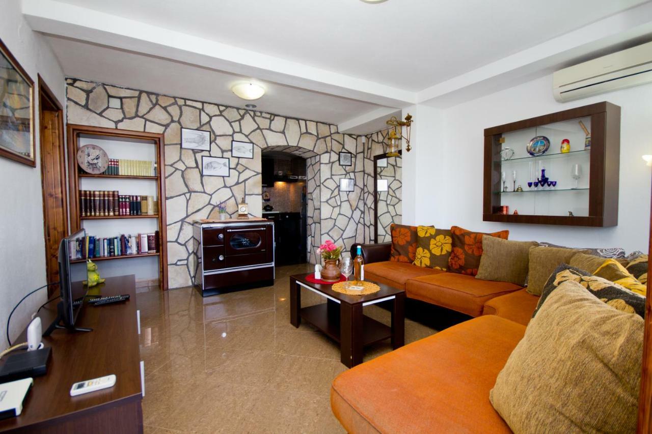 Apartments Dora Добра Вода Екстер'єр фото