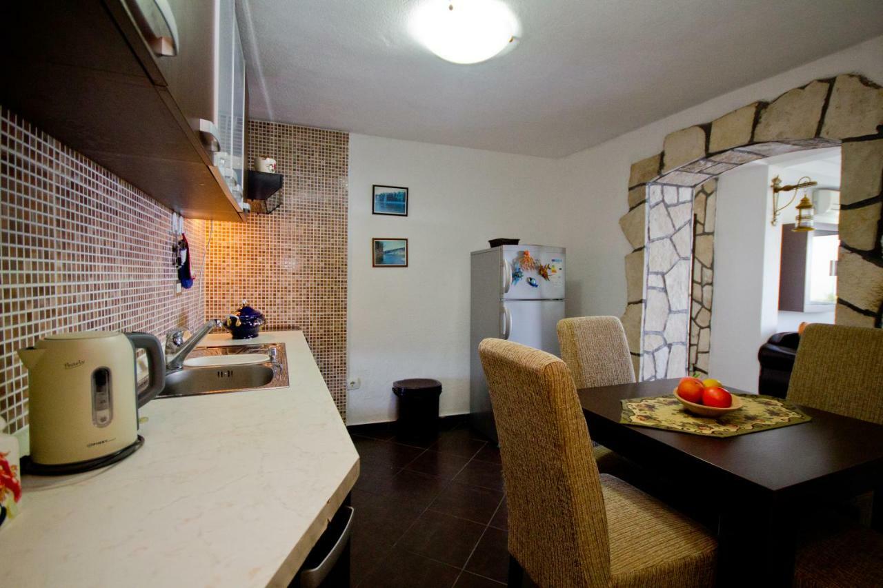 Apartments Dora Добра Вода Екстер'єр фото