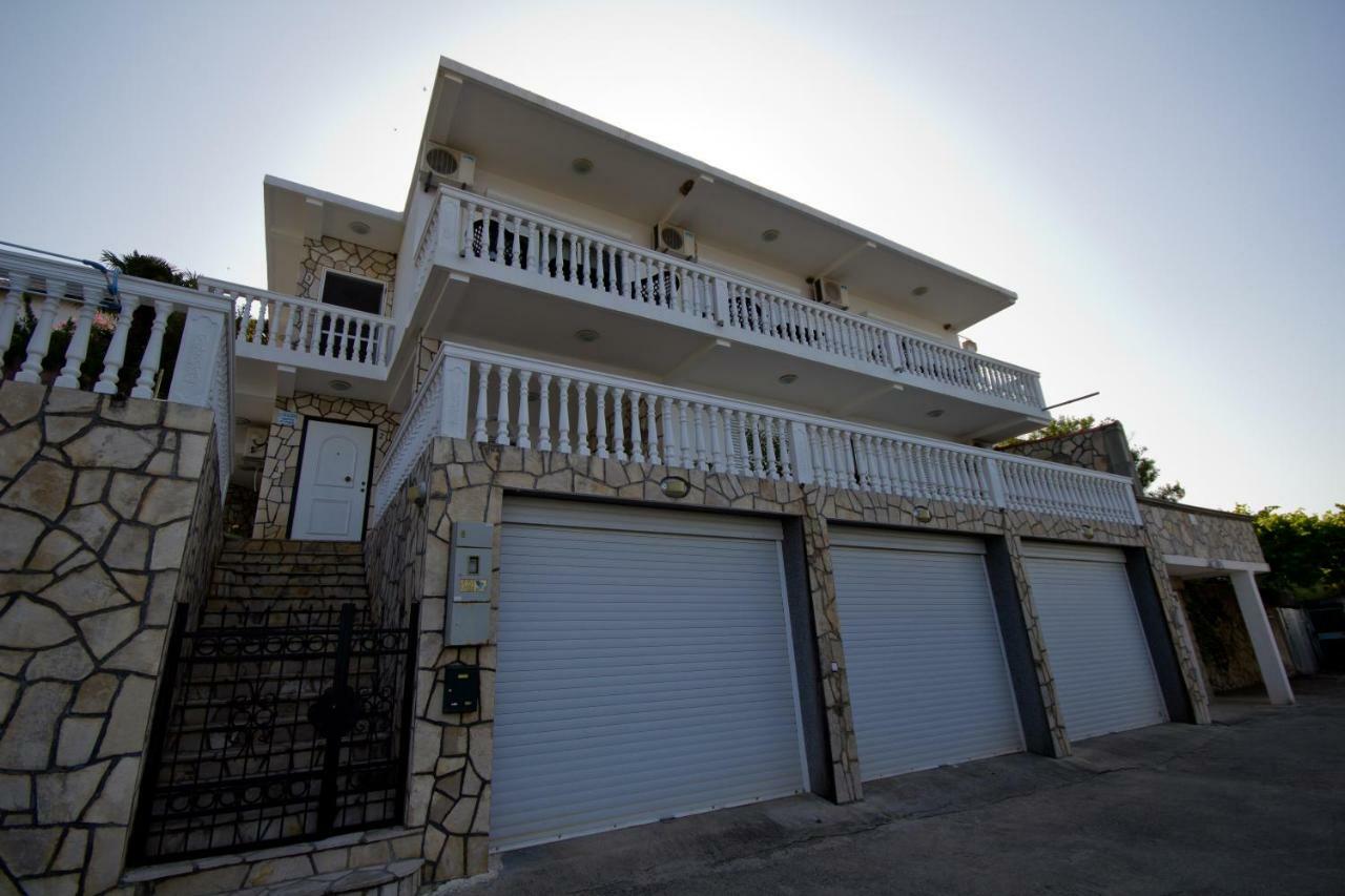 Apartments Dora Добра Вода Екстер'єр фото