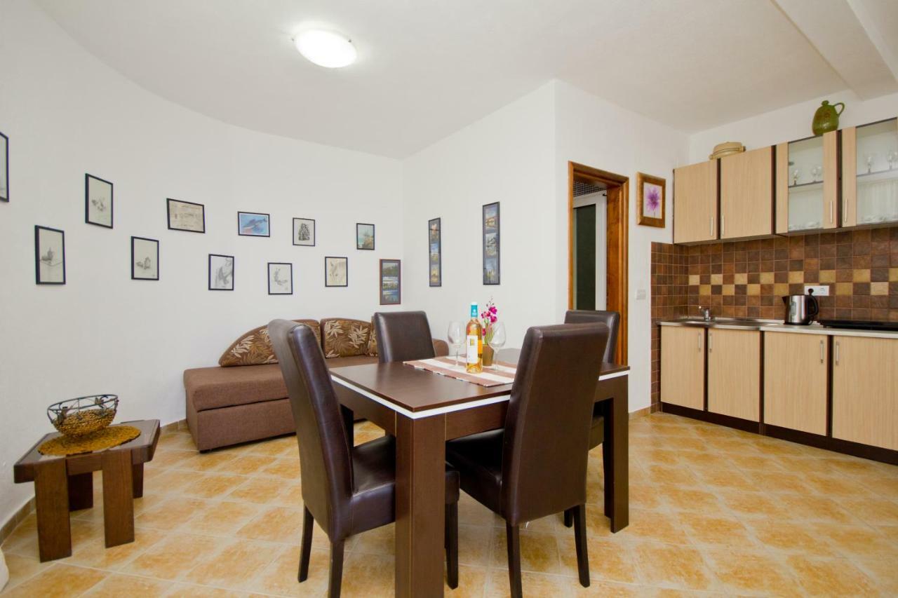 Apartments Dora Добра Вода Екстер'єр фото