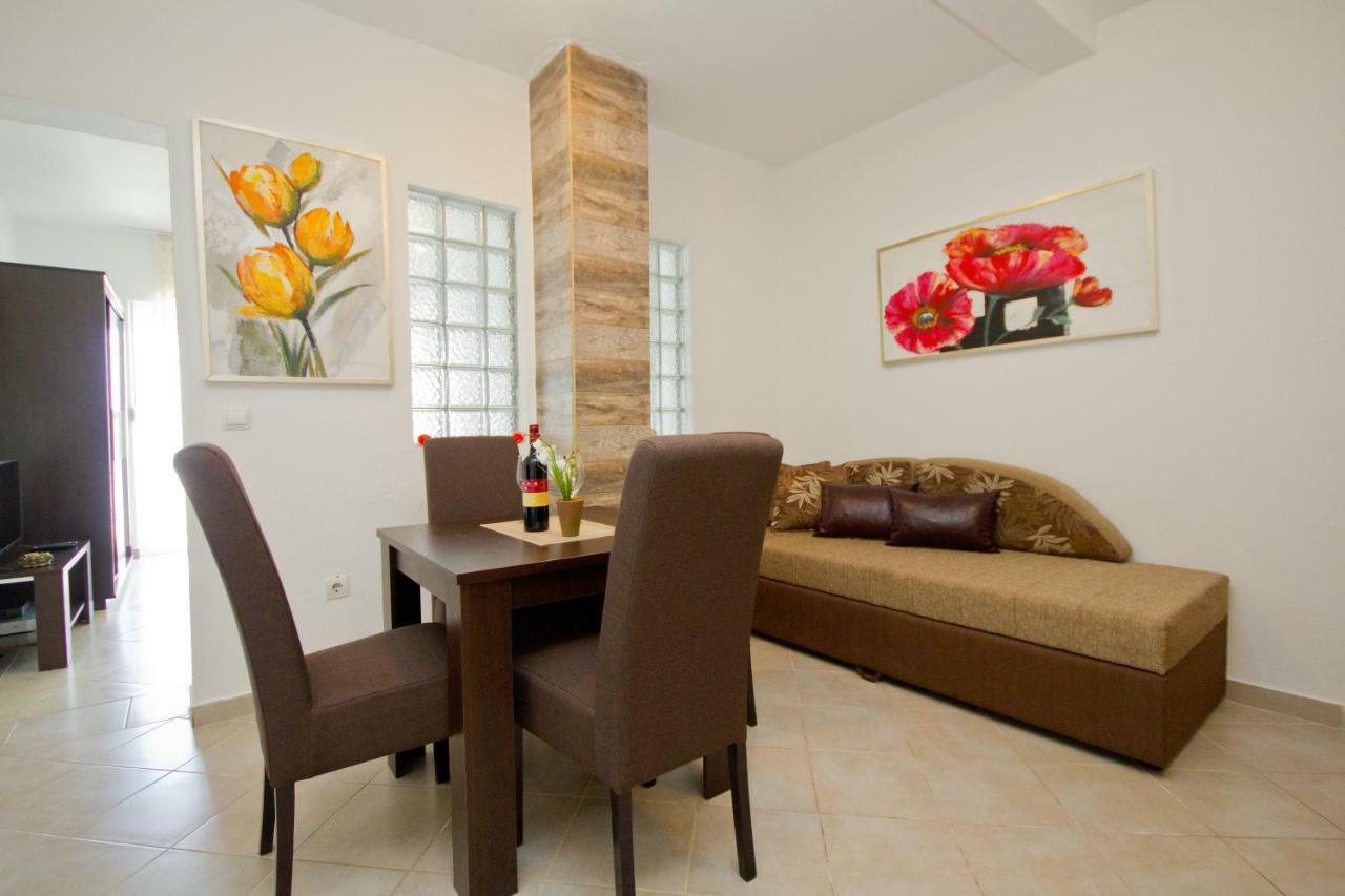 Apartments Dora Добра Вода Екстер'єр фото