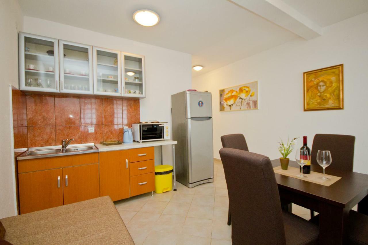 Apartments Dora Добра Вода Екстер'єр фото