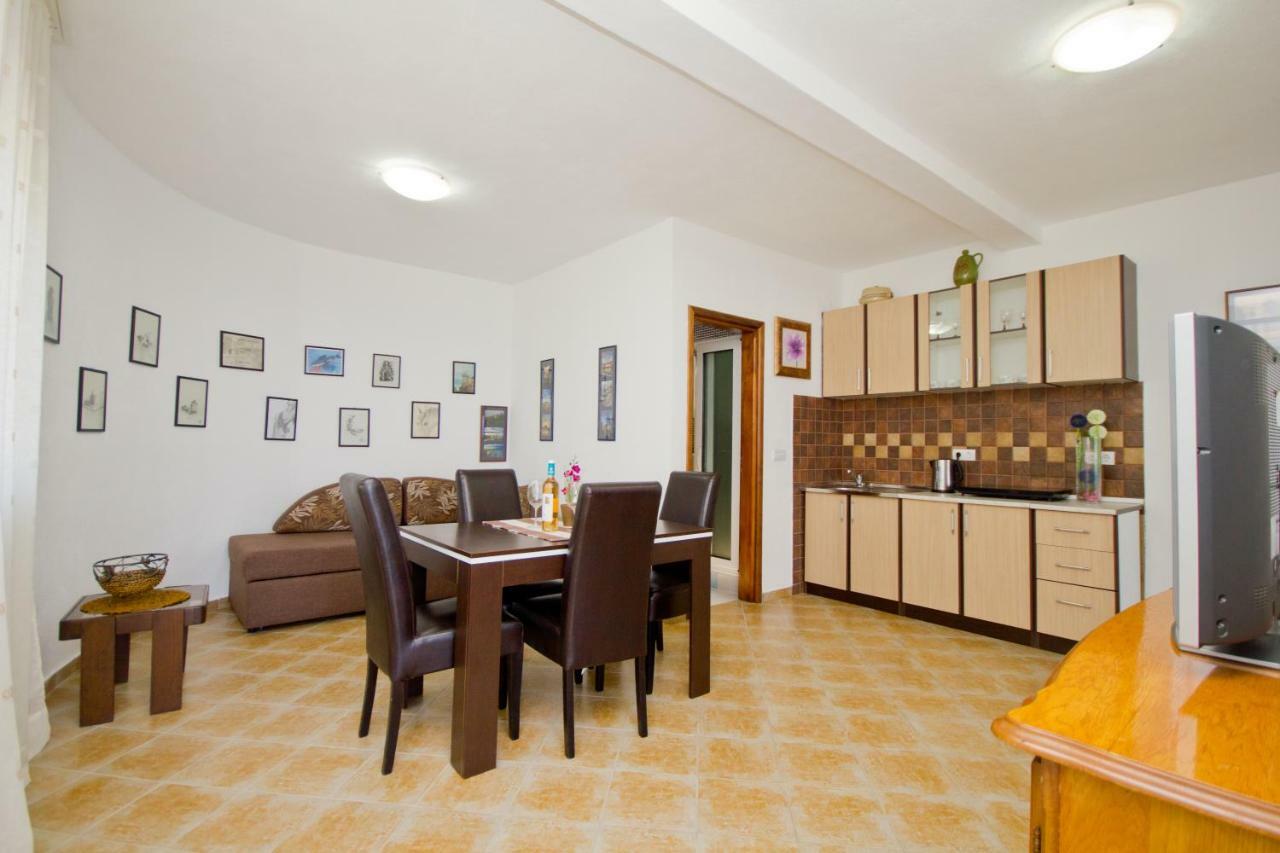 Apartments Dora Добра Вода Екстер'єр фото