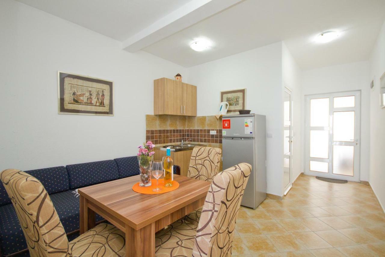 Apartments Dora Добра Вода Екстер'єр фото