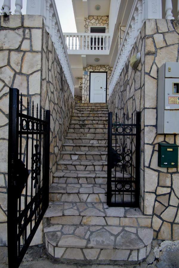 Apartments Dora Добра Вода Екстер'єр фото
